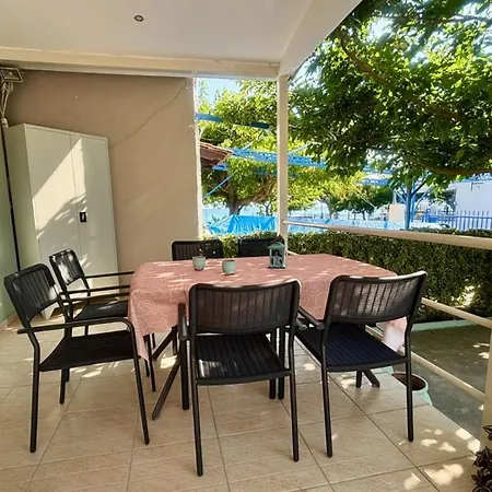 Casa Al Mare Apartment Karianí